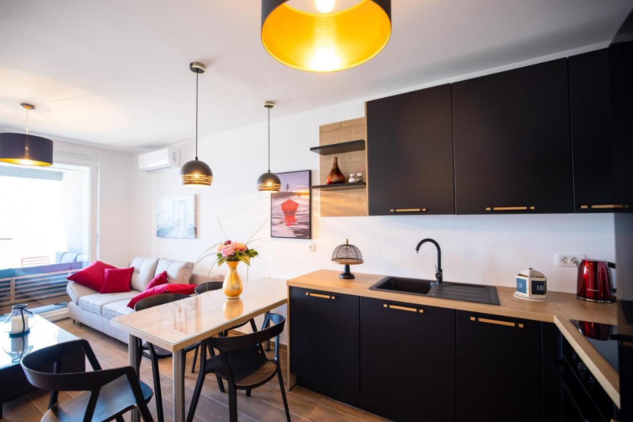 Beach Paradise 5 Stars Apartments Нин Екстериор снимка