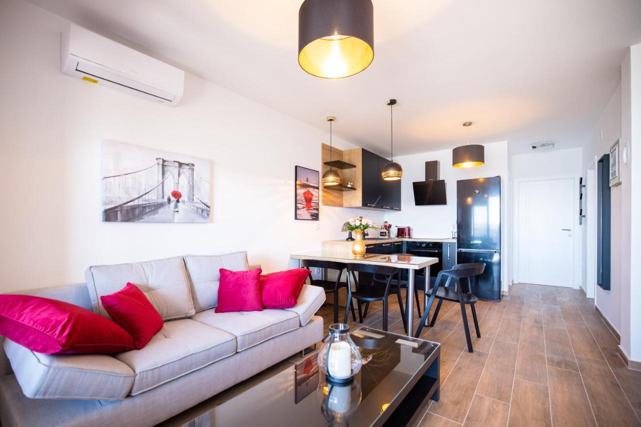 Beach Paradise 5 Stars Apartments Нин Екстериор снимка