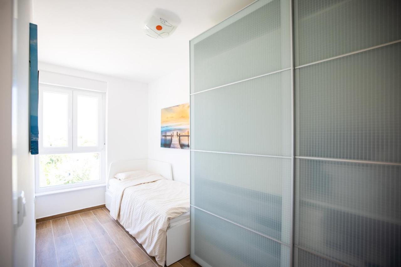 Beach Paradise 5 Stars Apartments Нин Екстериор снимка