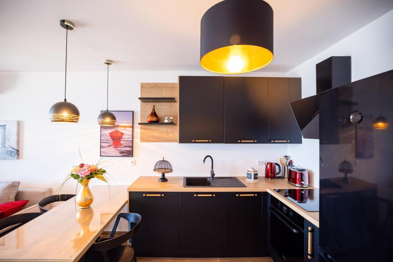 Beach Paradise 5 Stars Apartments Нин Екстериор снимка
