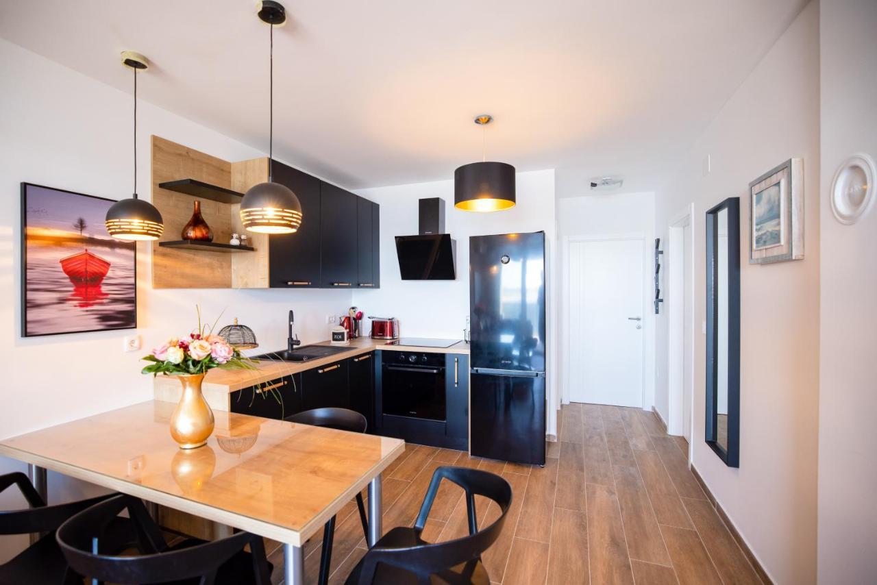 Beach Paradise 5 Stars Apartments Нин Екстериор снимка