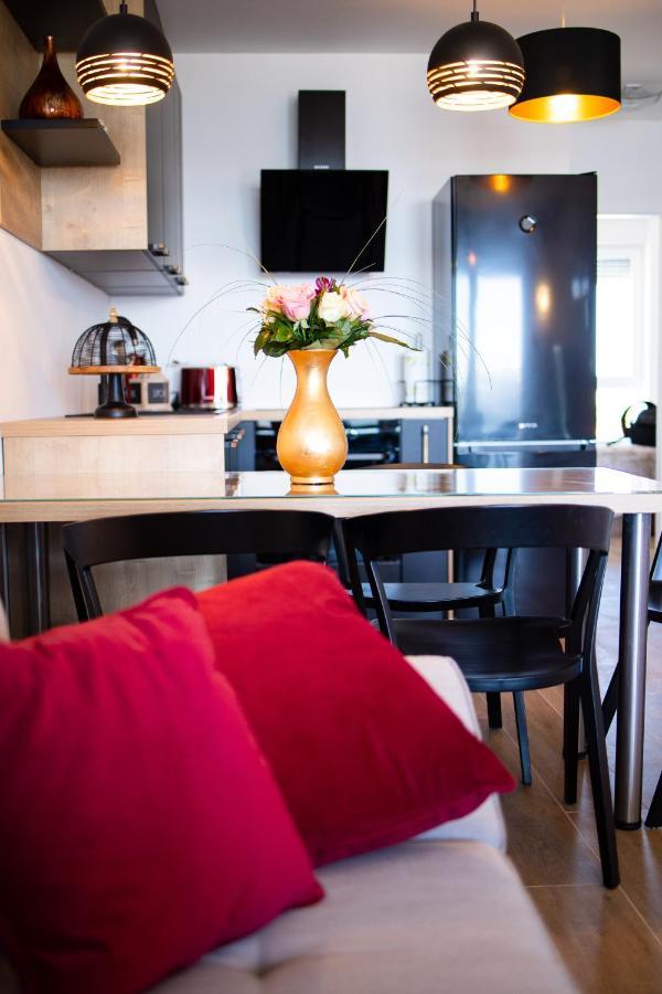 Beach Paradise 5 Stars Apartments Нин Екстериор снимка