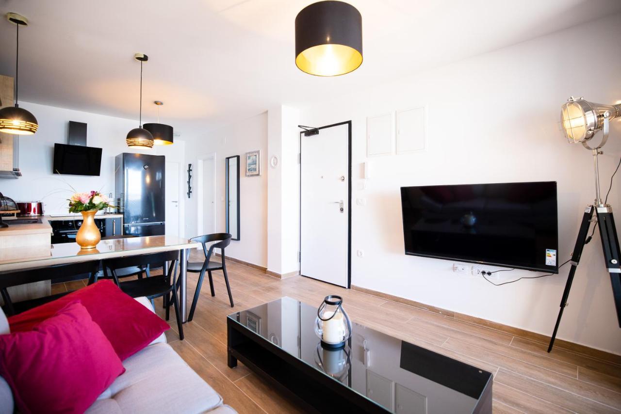 Beach Paradise 5 Stars Apartments Нин Екстериор снимка