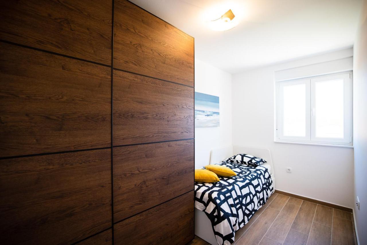 Beach Paradise 5 Stars Apartments Нин Екстериор снимка