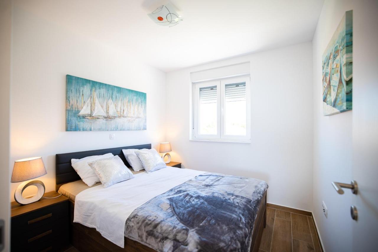 Beach Paradise 5 Stars Apartments Нин Екстериор снимка
